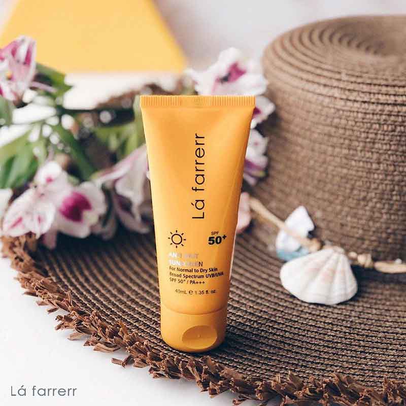 کرم ضد آفتاب بدون رنگ لافارر مدل SPF30 محافظ UVA ،UVB و +++PA، ضد لک، مناسب پوست‌های خشک و معمولی حجم 40 میلی‌لیتر